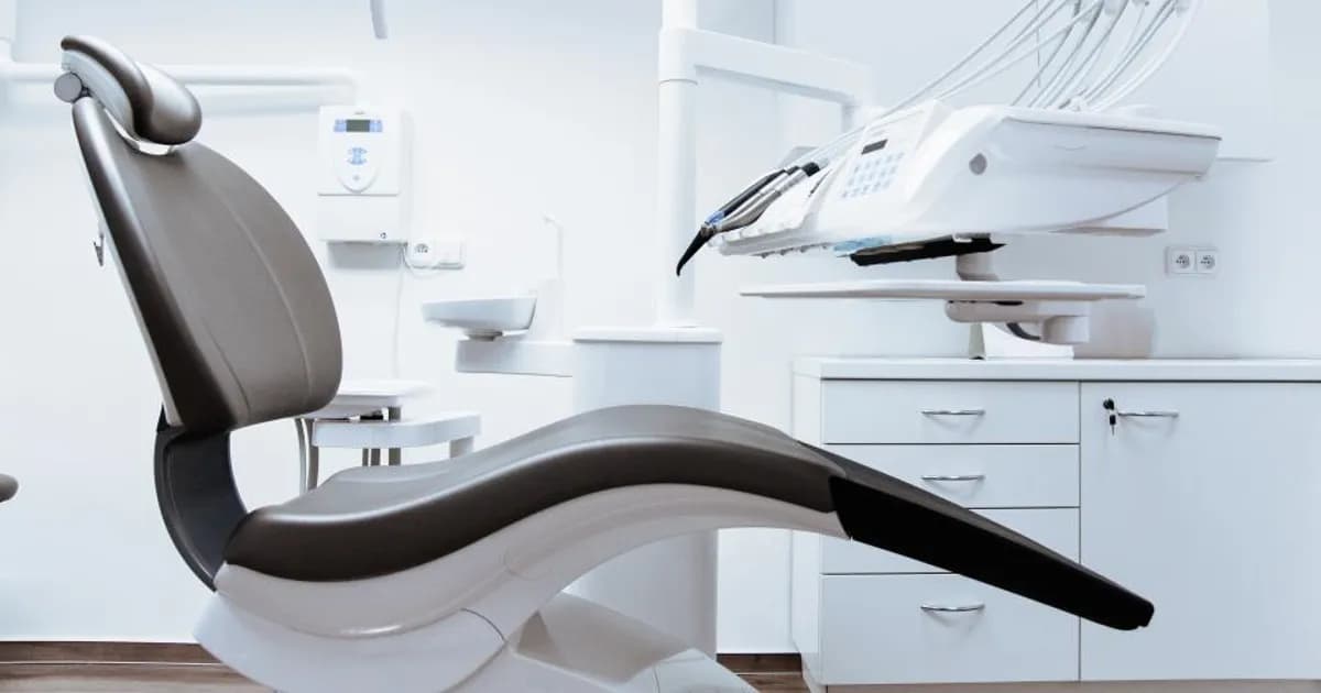 A Cracked Molar in Seattle, Explained in Japanese: Booking a Same-Day Emergency Dentist