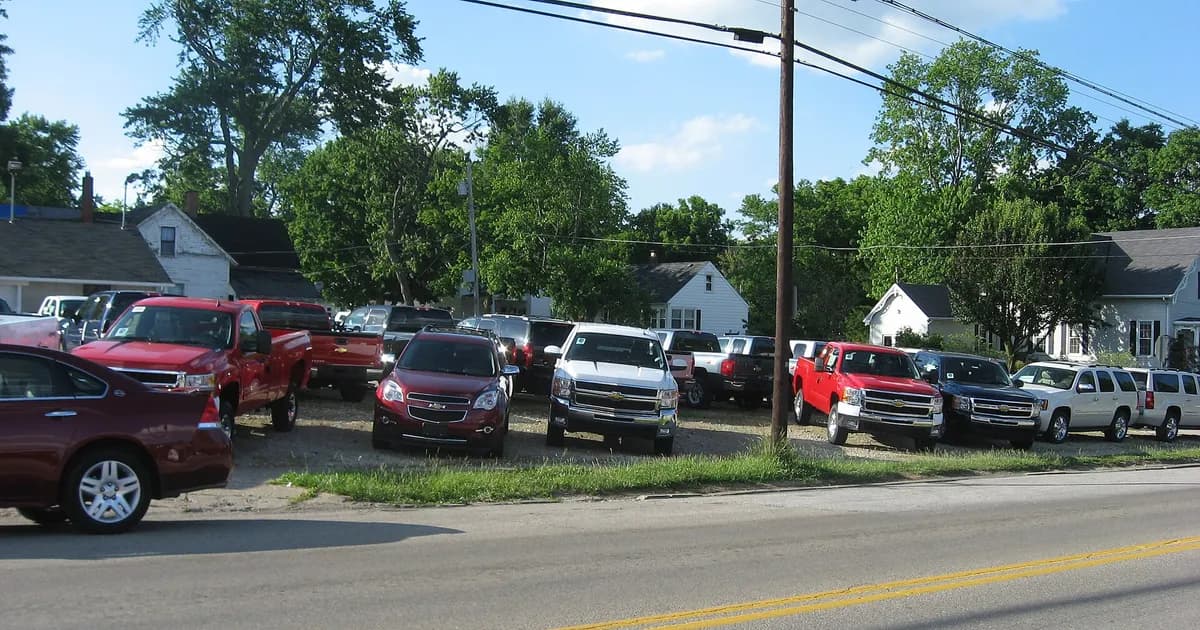 A Guatemala City Buyer Calls a Houston Used-Truck Lot in Spanish to Buy and Export a Pickup